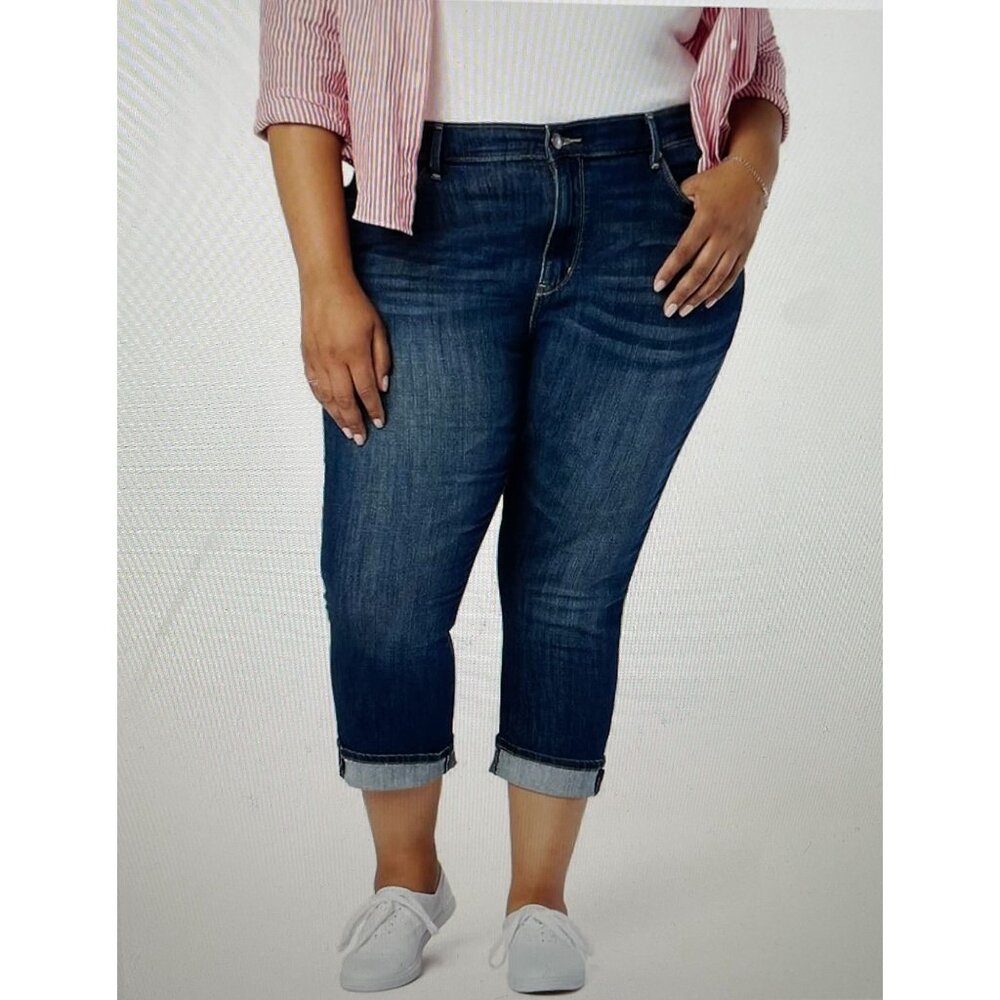 Signature Gold Levi Strauss Mid-Rise Capri Denim Jeans With Super StretchFabric